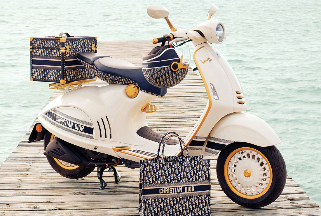 Vespa, marque italienne renommée, avec Dior, donne vie à un scooter hors du commun